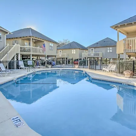 Dog-Friendly Coastal Cottage 3-Min Walk To Beach